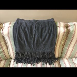 ❤️Scoop NWT NYC Suede Fringed Skirt.  Size L.